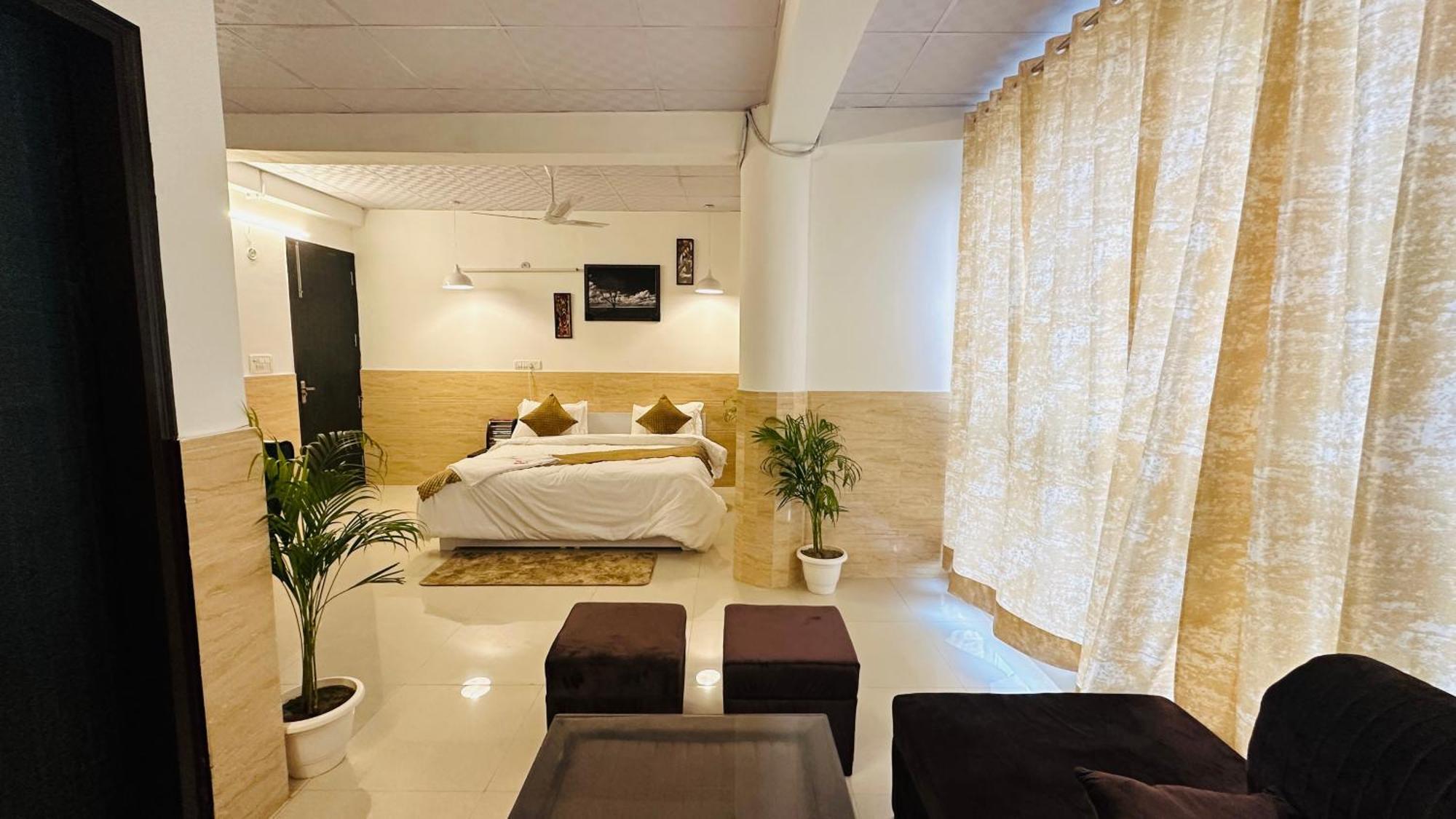 Dr White House - Noida Sector 18 Hotell Eksteriør bilde