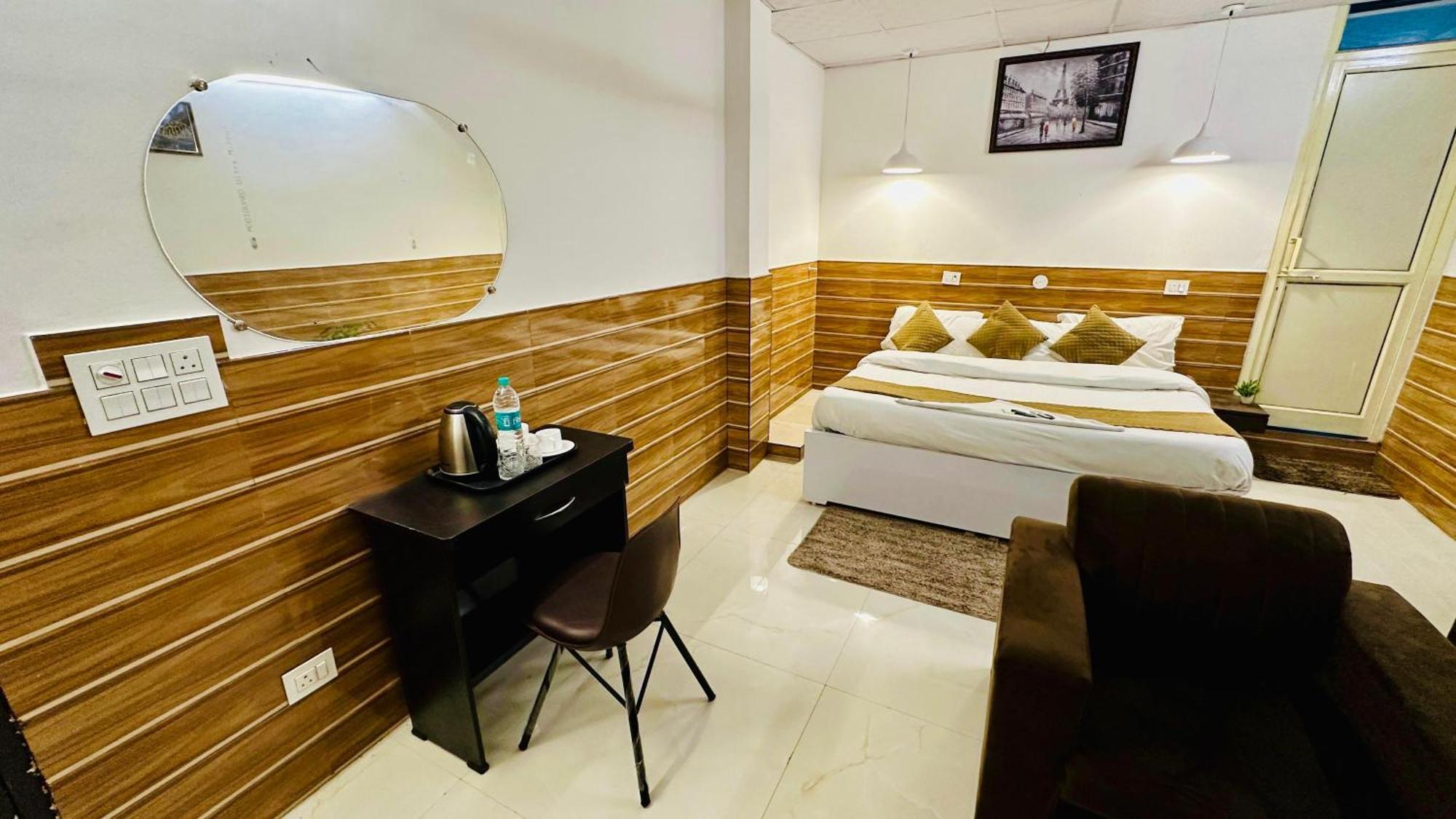 Dr White House - Noida Sector 18 Hotell Eksteriør bilde