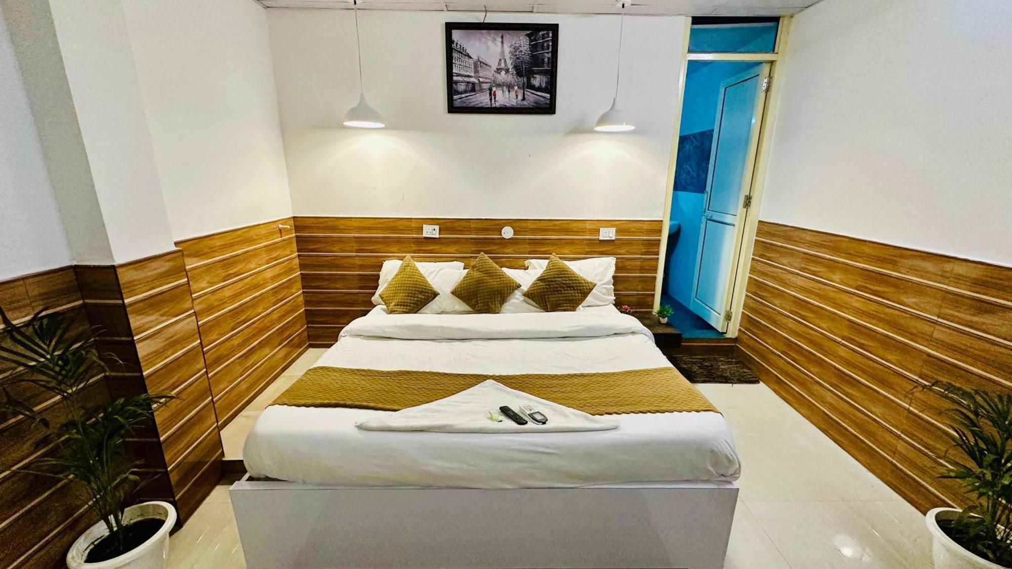 Dr White House - Noida Sector 18 Hotell Eksteriør bilde