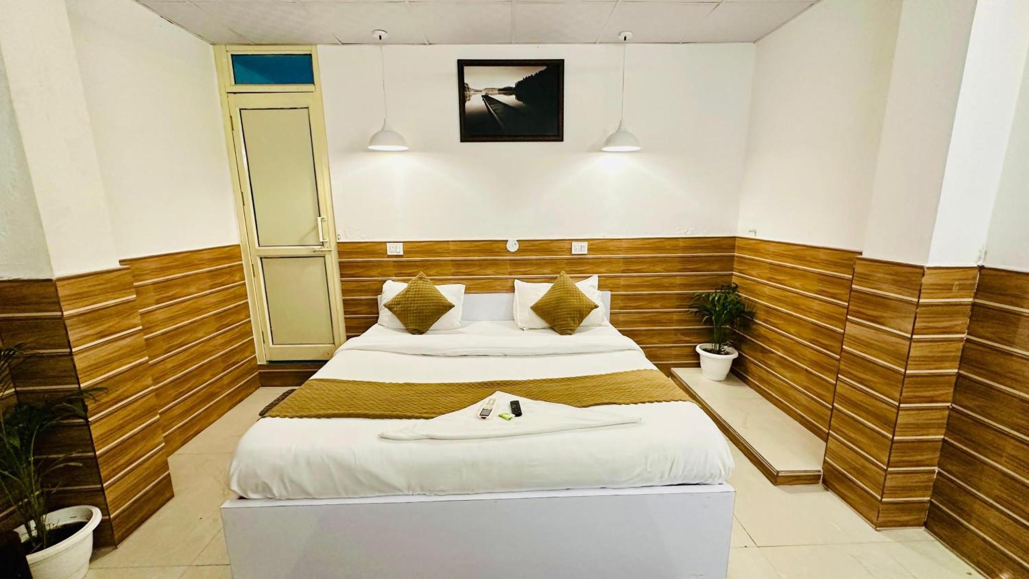 Dr White House - Noida Sector 18 Hotell Eksteriør bilde