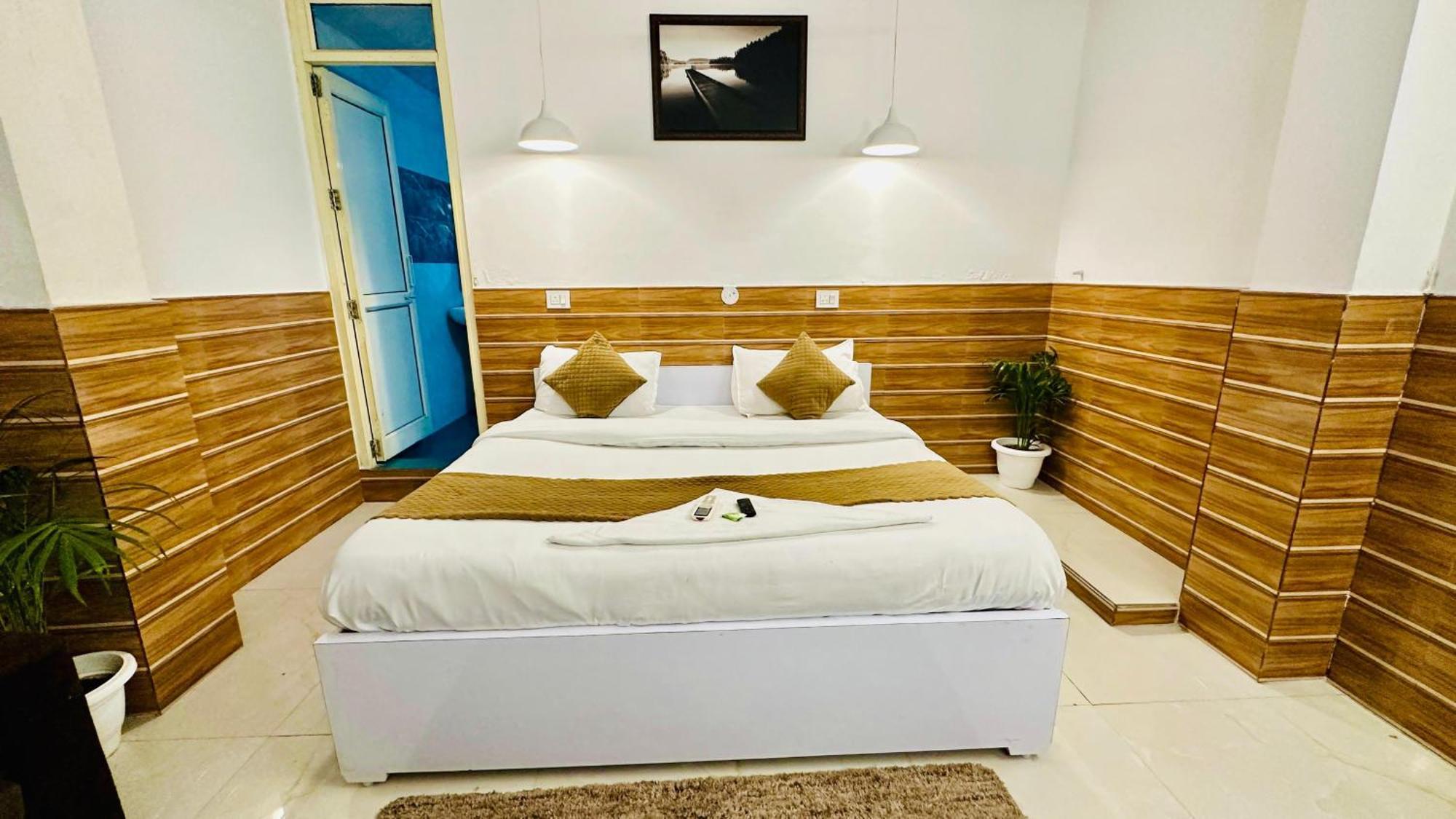 Dr White House - Noida Sector 18 Hotell Eksteriør bilde
